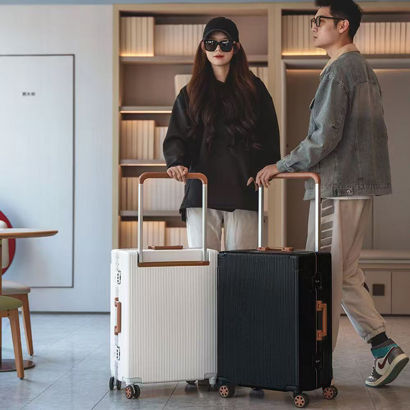 Nuova Valigia Trolley Larga di - Aluminum Frame Carry On Luggage recensione e prezzo