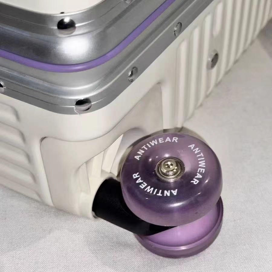 Valigia con telaio in allumini - Aluminum Frame Carry On Luggage recensione e prezzo